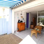 T2 Climatisé, Grande Terrasse, Piscine, Proche Plage, Idéal Famille - Fr-1-307-232 *